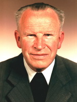 Pfarrer Josef REISENHOFER